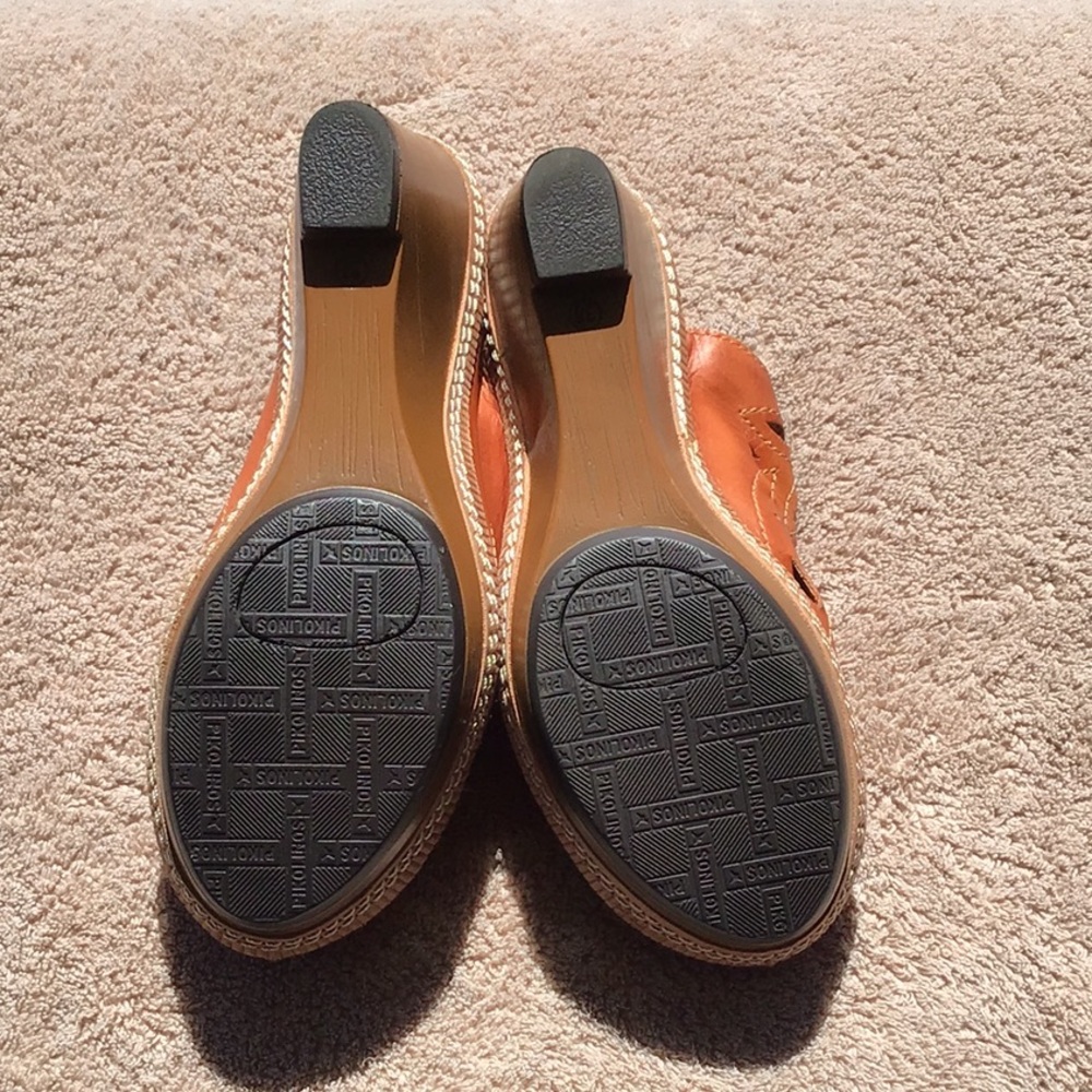 Shoes - Picture 3 of 3